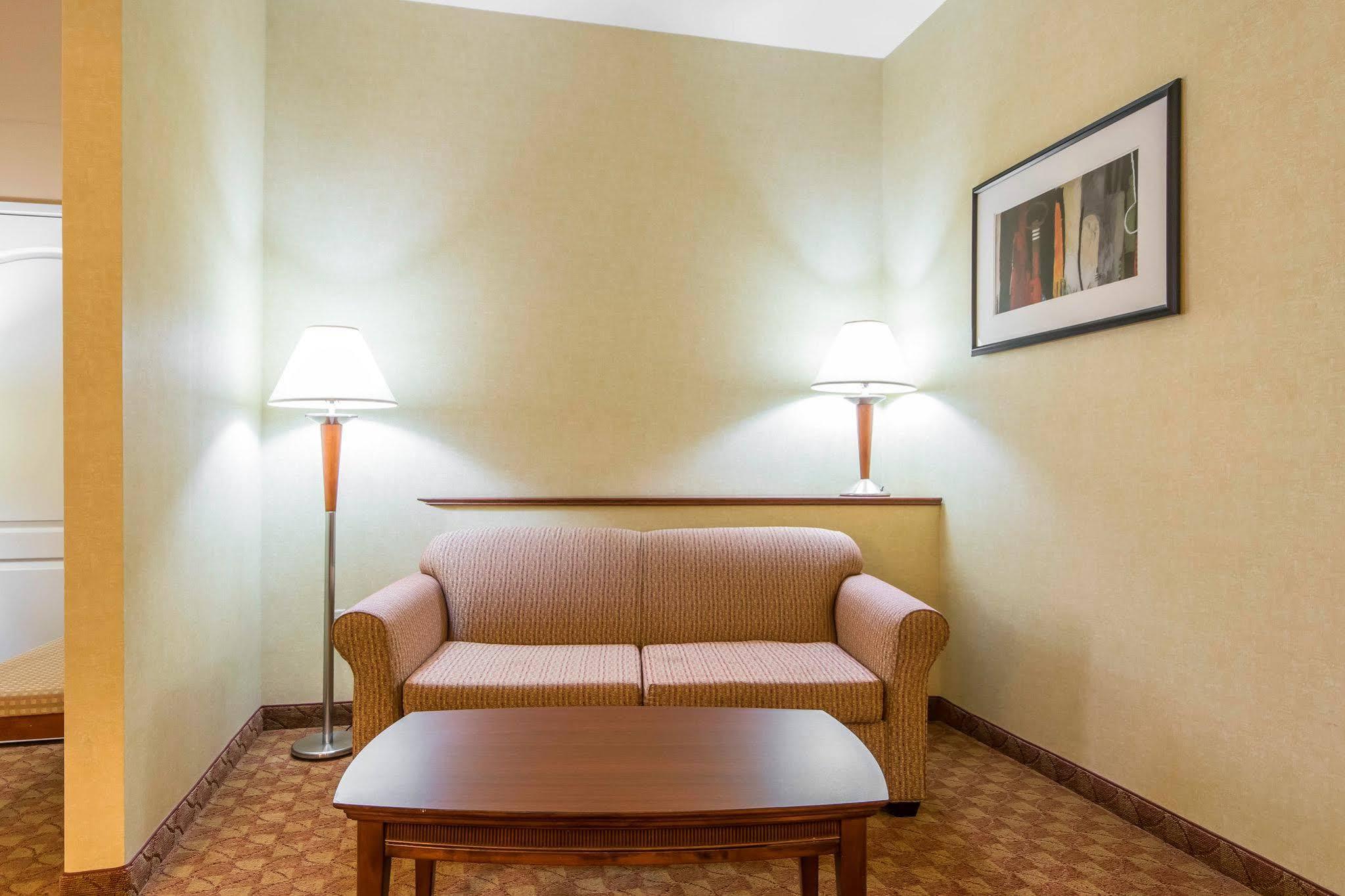 Comfort Suites South Point - Huntington Esterno foto