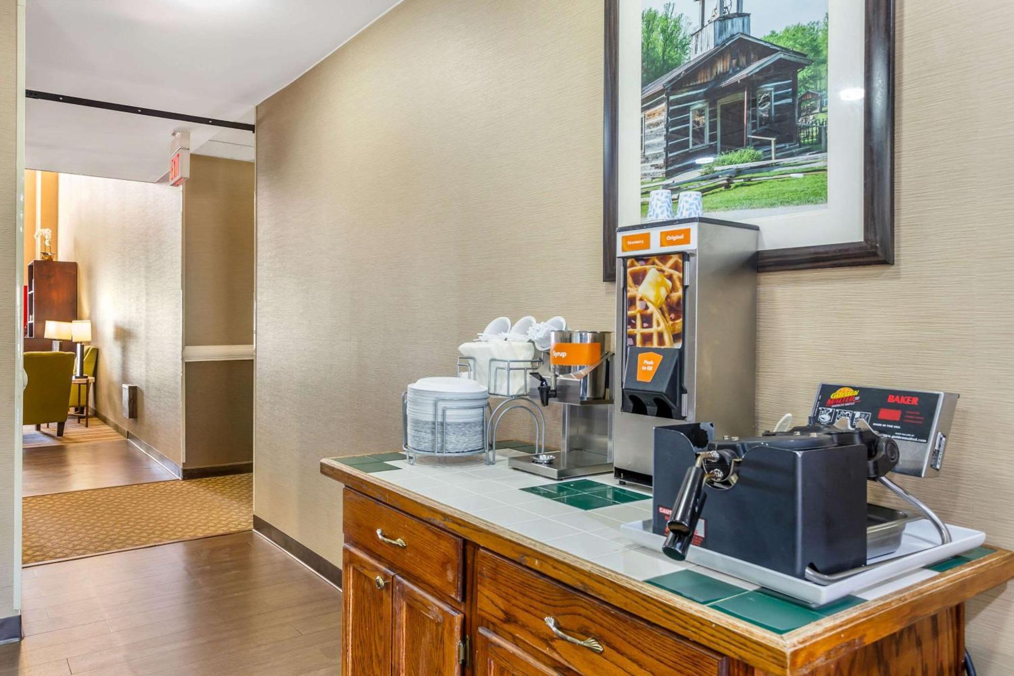 Comfort Suites South Point - Huntington Esterno foto