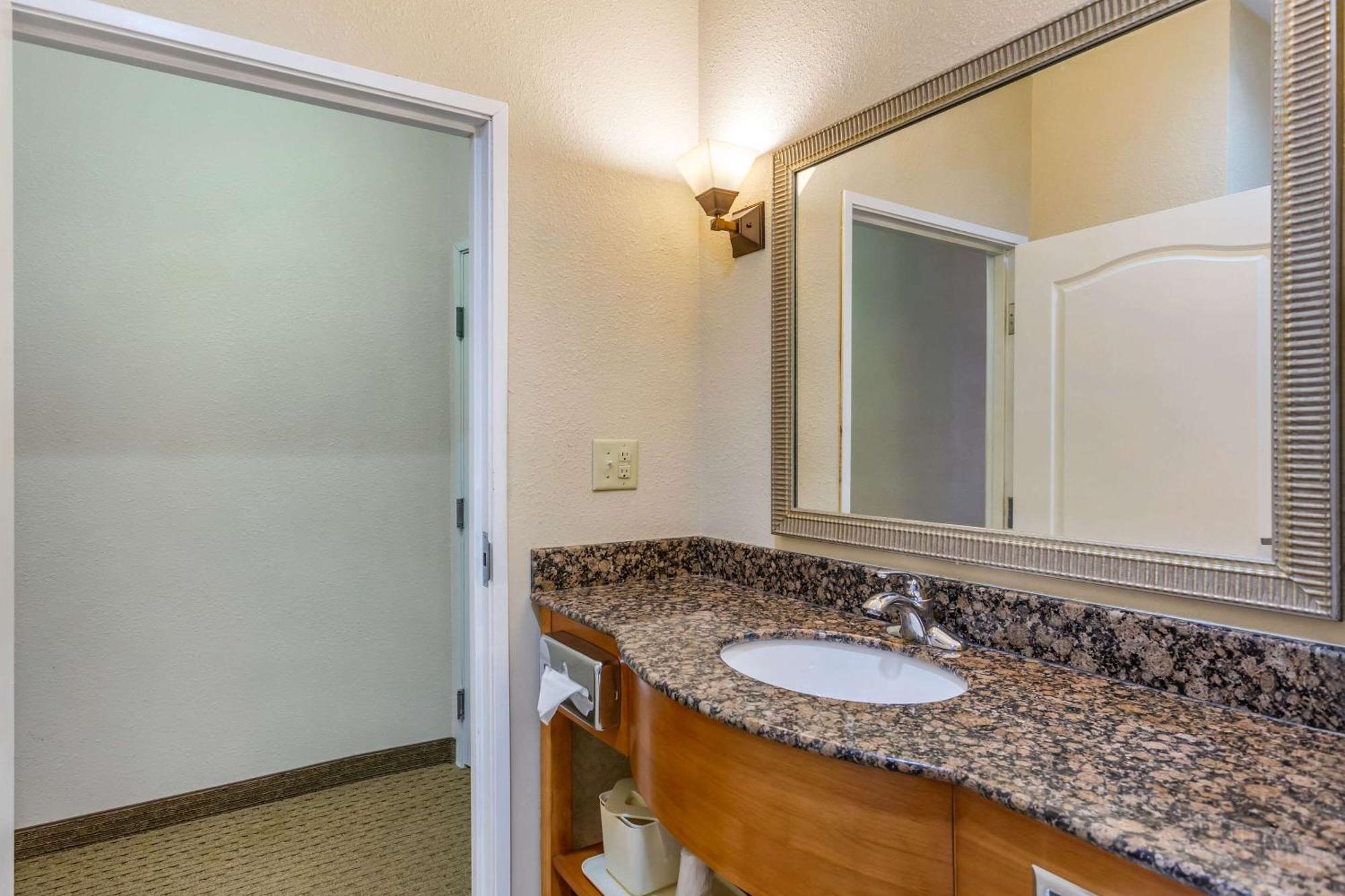 Comfort Suites South Point - Huntington Esterno foto